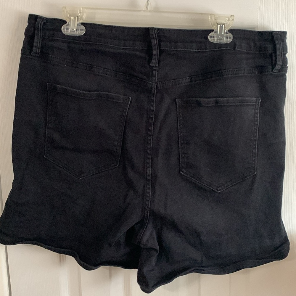 Hot Topic High Rise Button Front Shorts - Picture 2 of 7